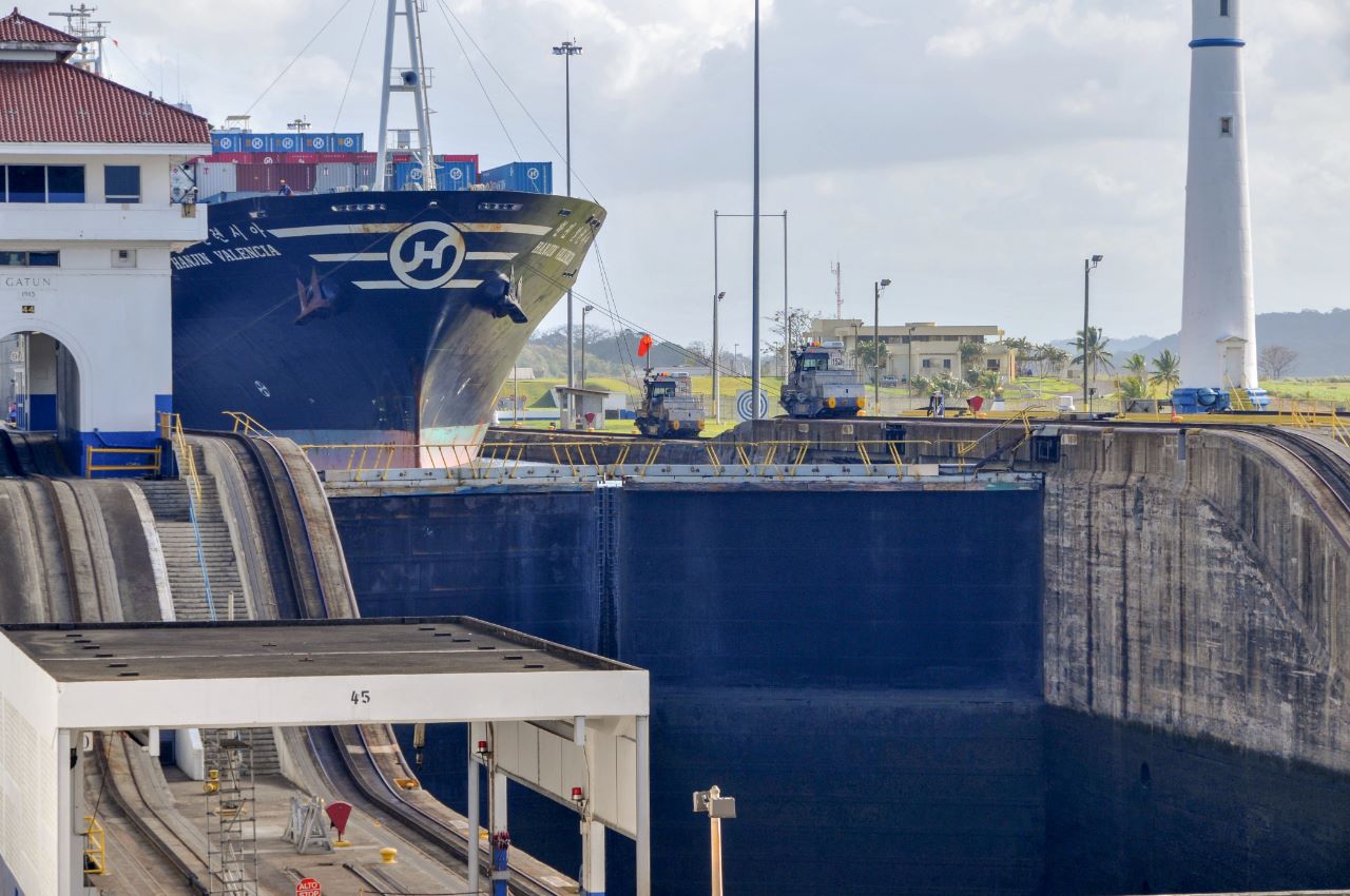 Panama Canal, Gatun Locks